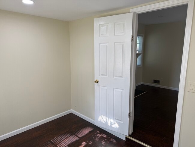 Building Photo - 607 Lincoln Hwy