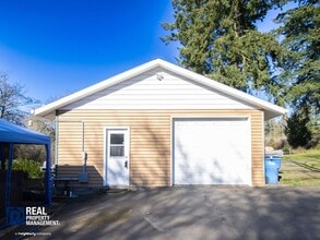 Building Photo - 9009 Randall Dr