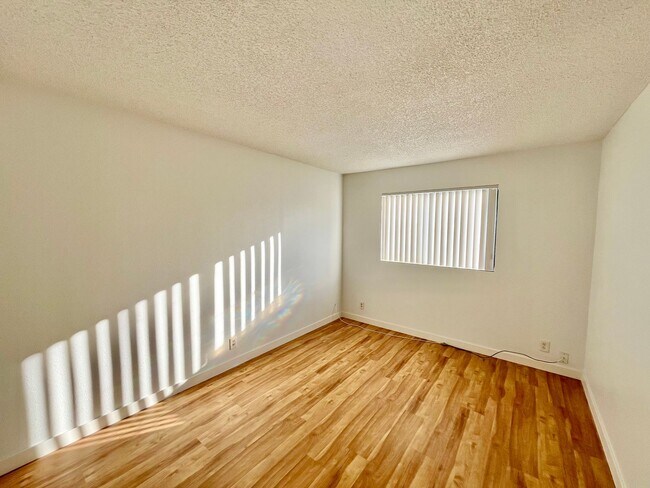 Foto del edificio - 2BD/2BTH with Central A/C, Private Patio, Walk-In Closet, Onsite Laundry, and Parking!