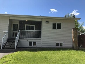Building Photo - 1177 Connaught Dr