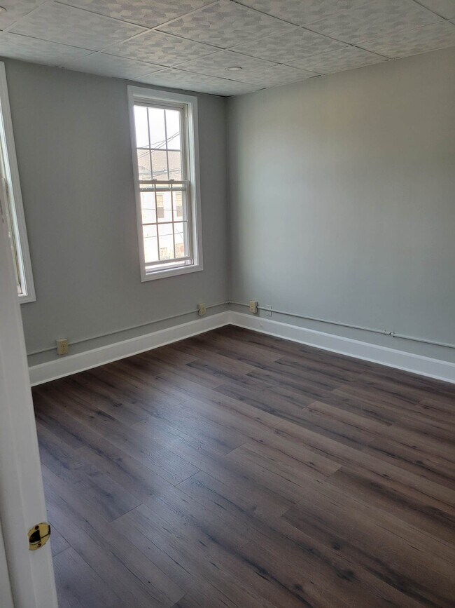 Building Photo - 210 N Mill St