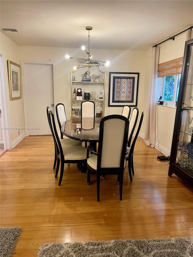 Foto del edificio - 1013 E Cypress Dr