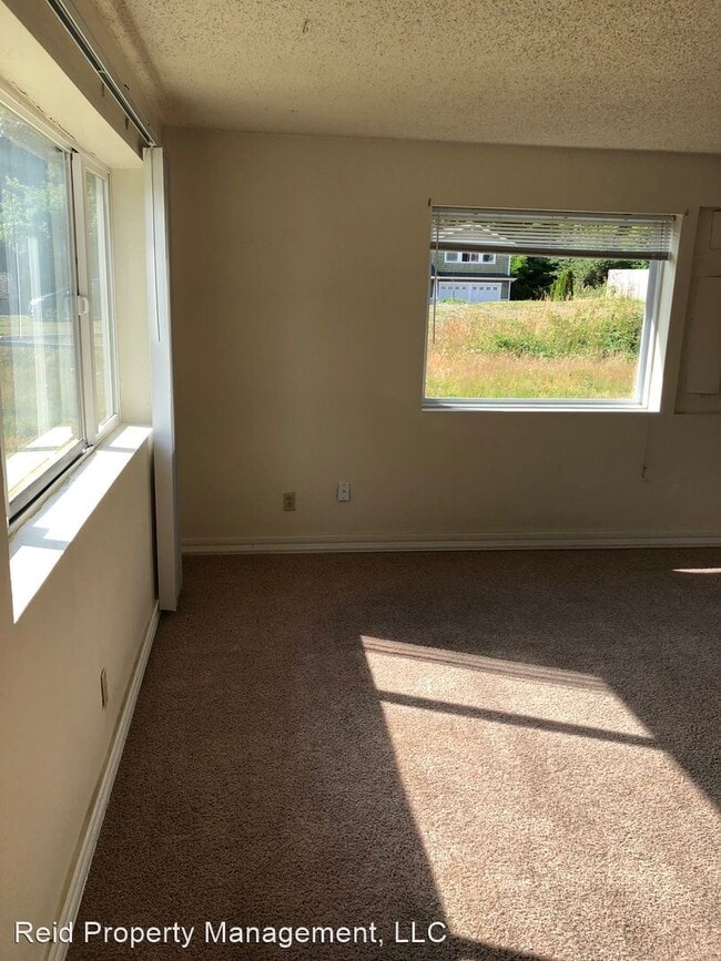 Building Photo - 4 br, 1.5 bath House - 2189 Nubling Avenue E