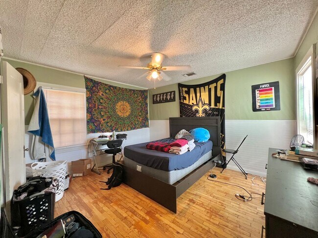 Building Photo - Adorable 2/1 Near Texas Tech!