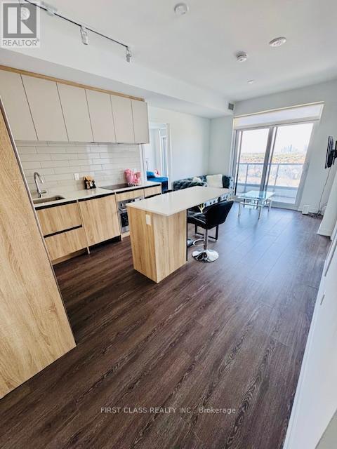 Building Photo - 7950 Bathurst St