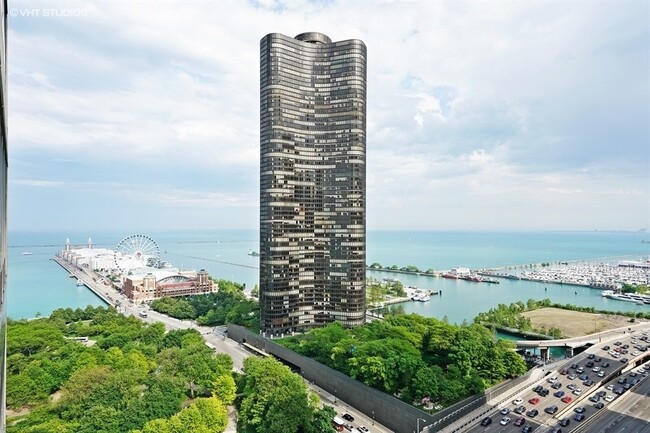 Foto del edificio - 600 N Lake Shore Dr