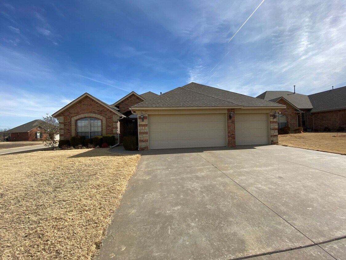 Beautiful 4 Bedroom 2 Bath Home Choctaw House Rental in Choctaw