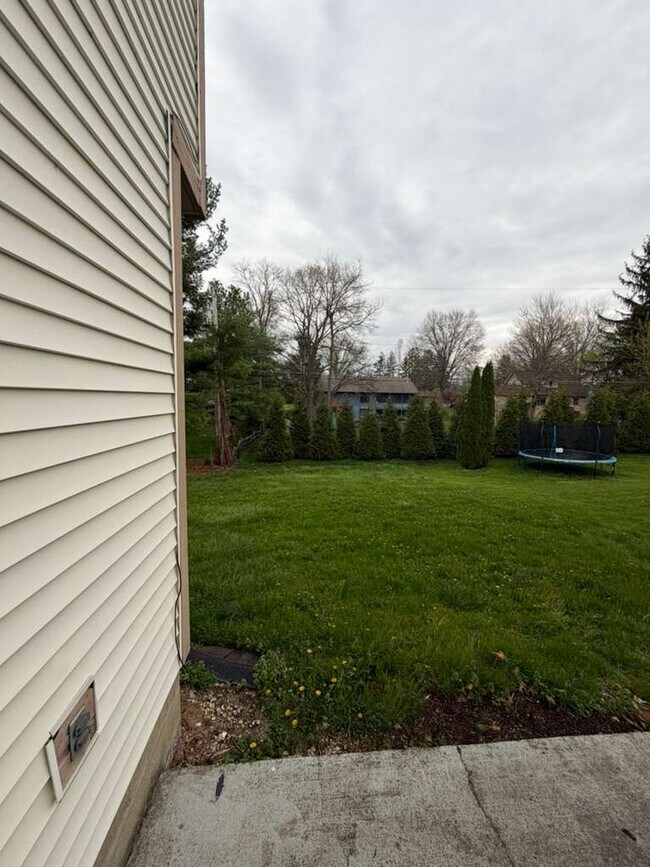 Foto del edificio - 310 Powell Rd