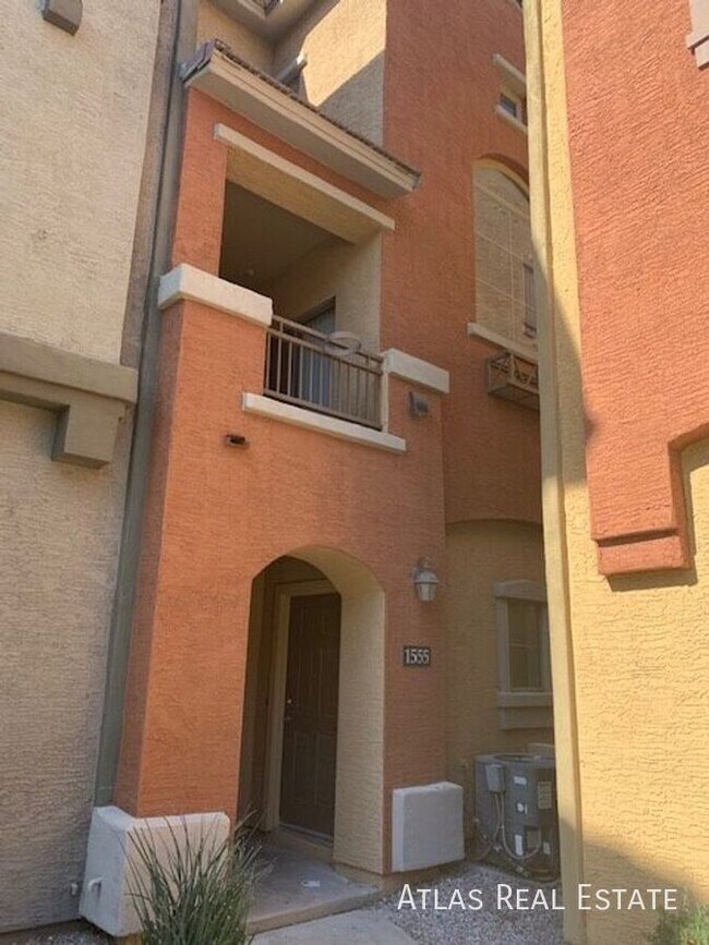 Foto del edificio - 2402 E 5th St