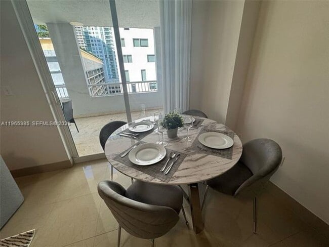 Building Photo - 170 SE 14th St