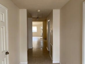 Building Photo - 2142 Greenbriar Colony Dr