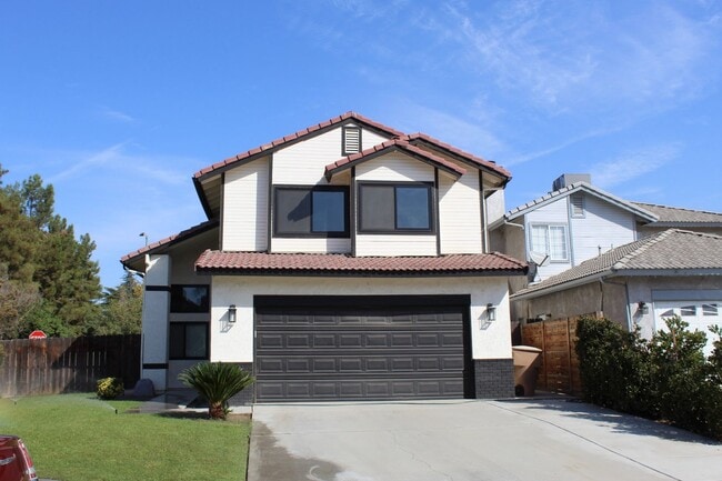 Building Photo - Southwest Bakersfield Home for Rent July
