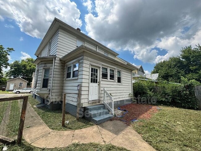 Building Photo - 2025 Arlington Ave