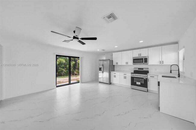 Foto del edificio - 4986 Fairway Ct