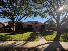 Building Photo - 8112 Burleigh St