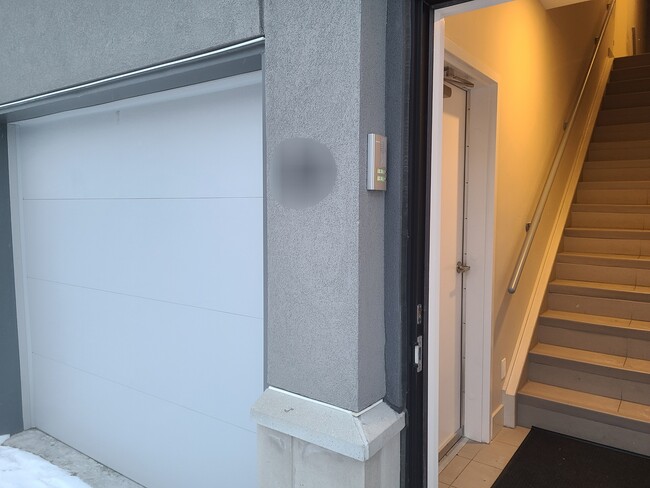 Building Photo - 550 Sandison St