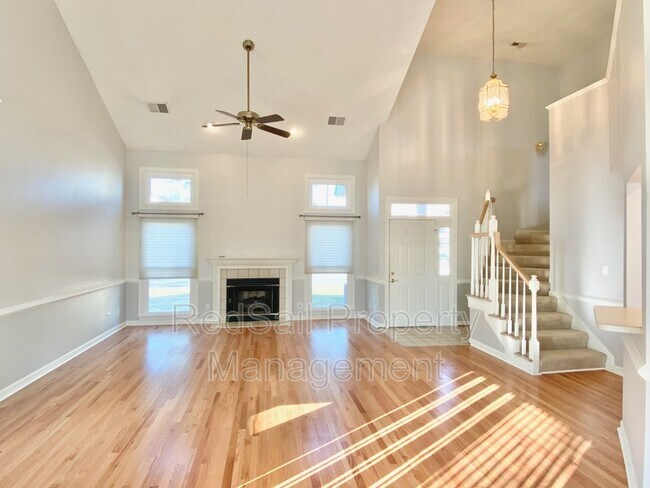 Foto del edificio - 6 Pine Lake Ct