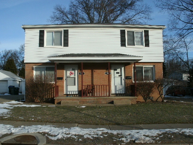 Front exterior - 905 Davis Ave