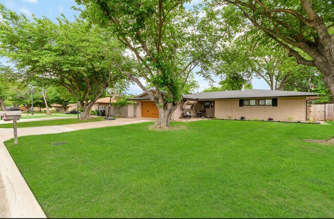 Foto del edificio - 1703 Monaco Dr