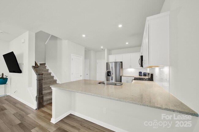 Foto del edificio - 8004 Whitegrove Rd