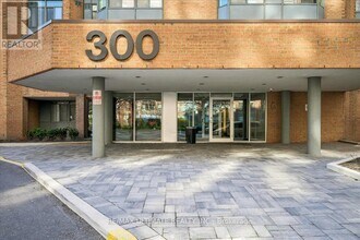 Building Photo - 300 Webb Dr