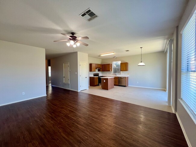 Foto del edificio - 3 BD 2 BA house for Lease: Kyle Tx: Kensin...