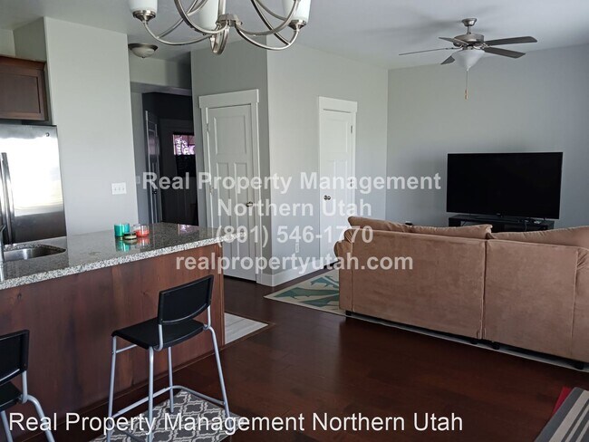 Building Photo - 3 br, 2.5 bath House - 3440 Kenna Lane Unit 2