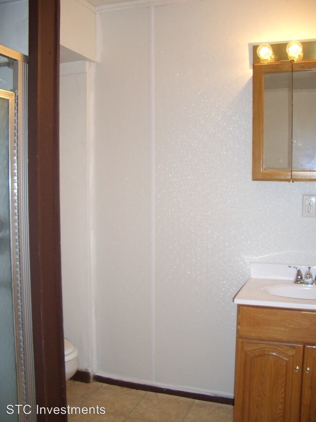 Building Photo - 2 br, 1 bath House - 926 N. Charles #2