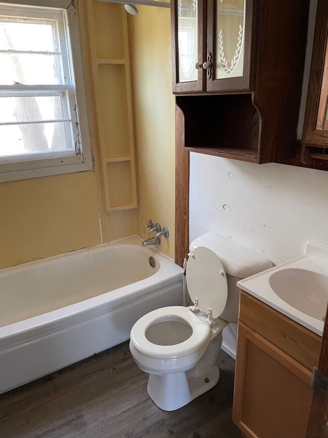 Building Photo - 2 BEDROOM 1 BATHROOM HOUSE FOR RENT
