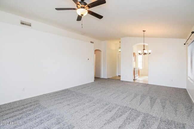 Foto del edificio - 31142 N Claridge Cir