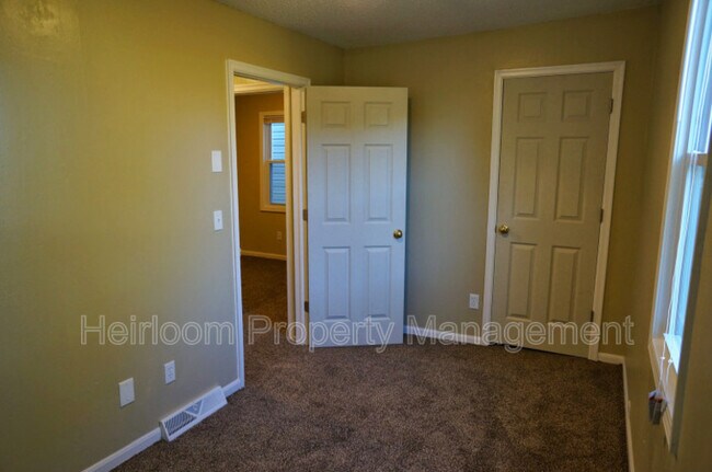 Foto del edificio - 828 E 6th St
