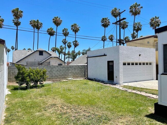 Building Photo - 5616 S Rimpau Blvd