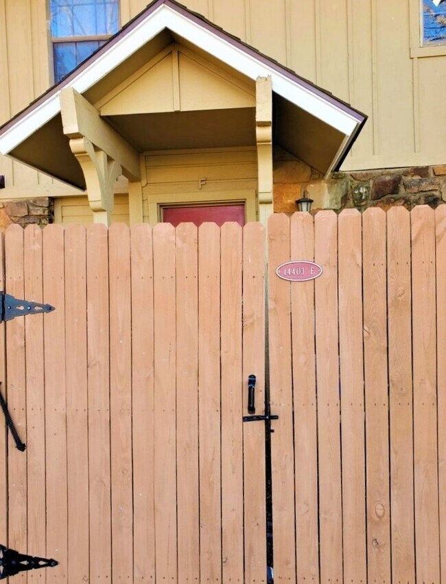 Foto del edificio - Corporate Furnished Two-Bedroom Condo - Utilities and Wi-Fi, From $1,825 monthly, Minimum of 3 mo...