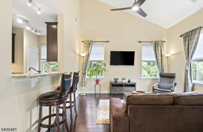 Building Photo - 108 Stone Creek Ct