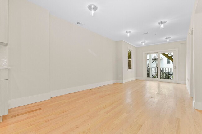 Building Photo - 106 Bremen St