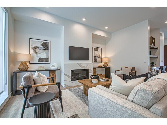 Building Photo - 10 West Dr