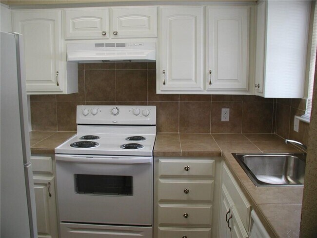 Building Photo - 3920 Scruggs Dr