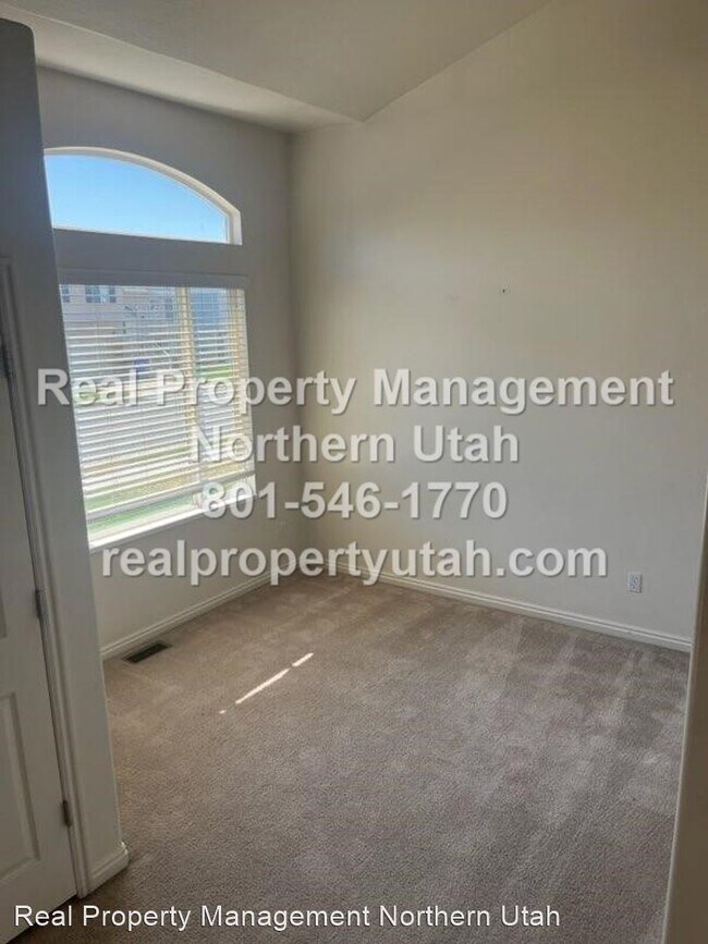 Foto del edificio - 4 br, 2.5 bath House - 3120 W 525 N