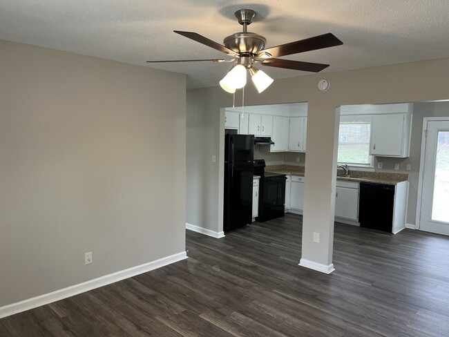 Building Photo - 3415 Angora Dr NW