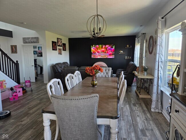 Foto del edificio - 1461 Bigleaf Dr