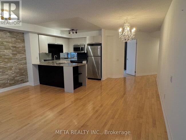 Building Photo - 25 Carlton St.