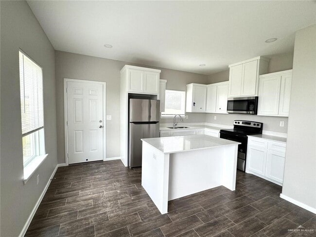 Building Photo - 1612 Canelo Dr