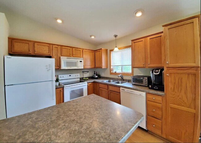 Building Photo - 5920 Belfry Ln NW
