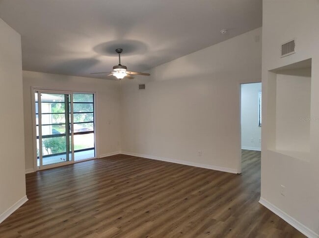 Building Photo - 6019 Scotchwood Glen