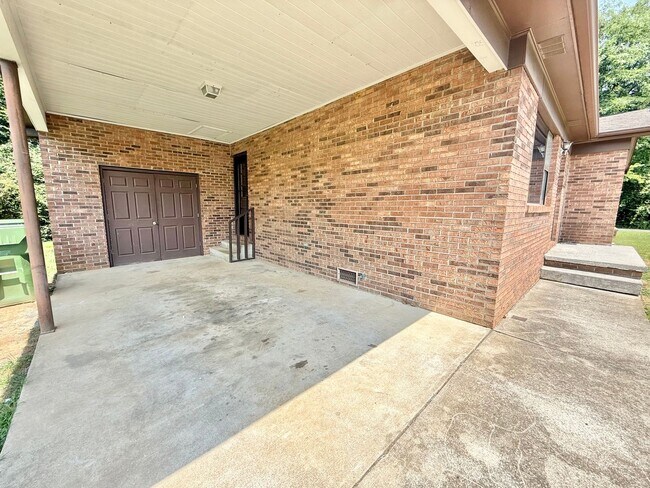 Foto del edificio - 916 Brentwood Dr
