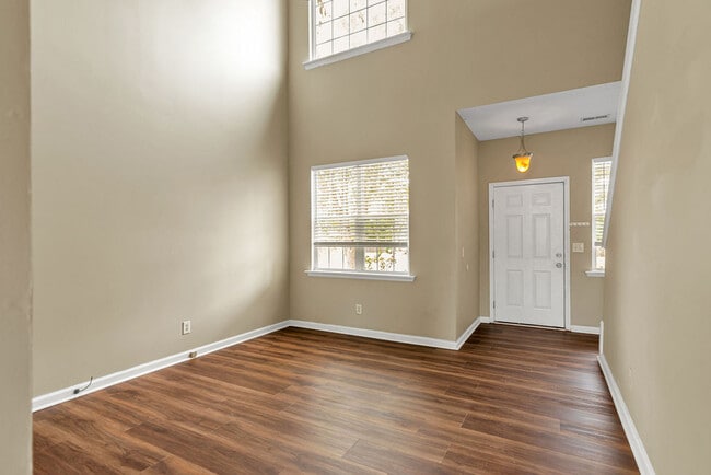 Building Photo - 106 Briar Hollow Dr