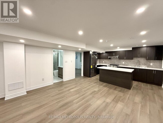 Building Photo - 66 Maskell Cres
