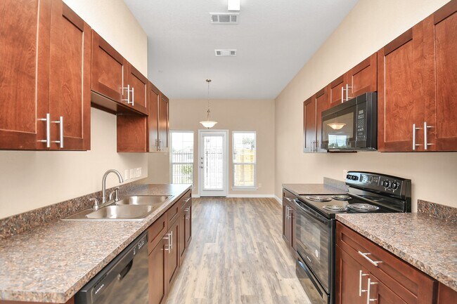 Foto del edificio - 2318 Bermuda Palms Dr