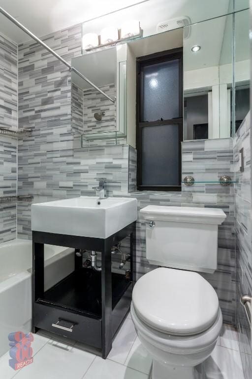 Photo - 309 E 8th St Apartment