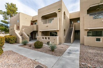 Building Photo - 1909 Villa Palms Ct